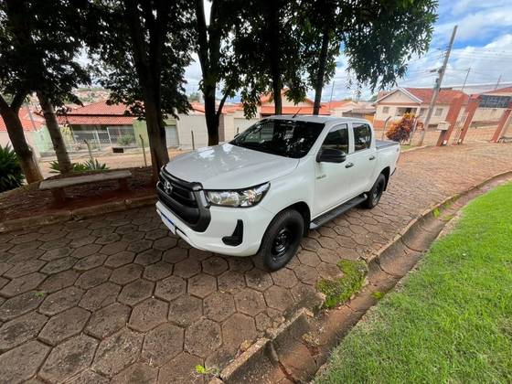 TOYOTA HILUX 2.8 D-4D TURBO DIESEL CD POWER PACK 4X4 MANUAL TOYOTA HILUX 2.8 D-4D TURBO DIESEL CD POWER PACK 4X4 MANUAL